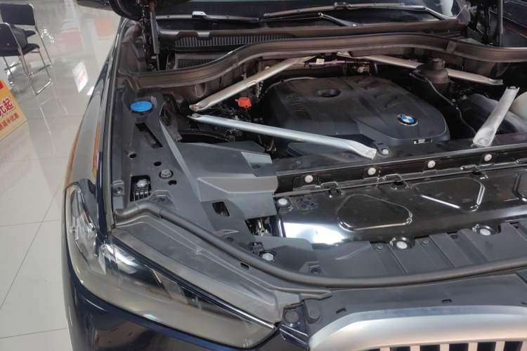 Used BMW X5 2023 xDrive 30Li Luxury M Sport Package Engine Bay Right
