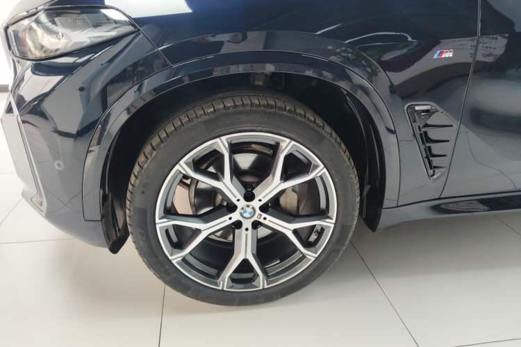 Used BMW X5 2023 xDrive 30Li Luxury M Sport Night Edition Package Exterior 4