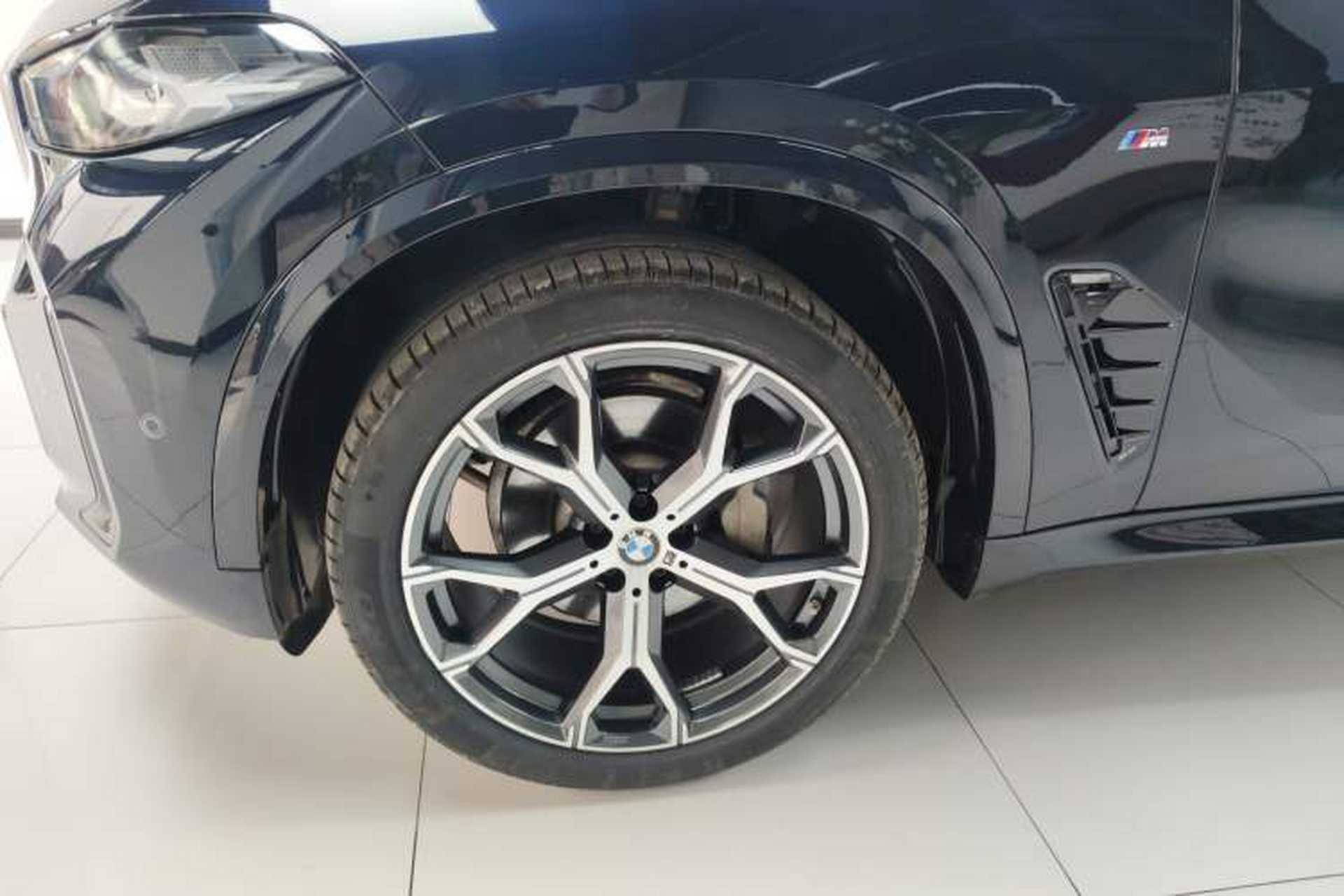 Used BMW X5 2023 xDrive 30Li Luxury M Sport Night Edition Package Exterior 4