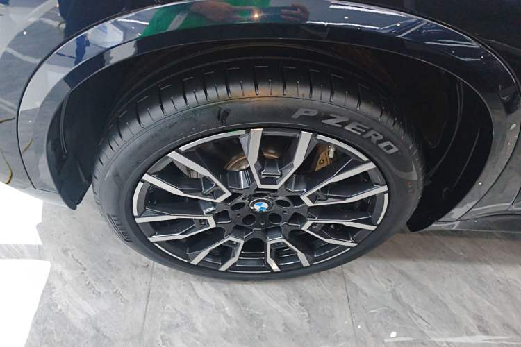 Used BMW X5 2023 xDrive 40Li M Sport Night Edition Package Exterior 4