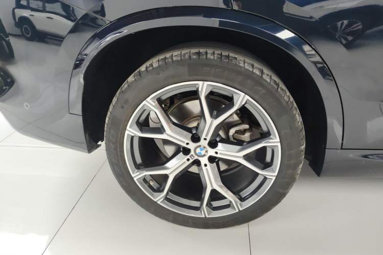 Used BMW X5 2023 xDrive 30Li Luxury M Sport Night Edition Package Exterior 5