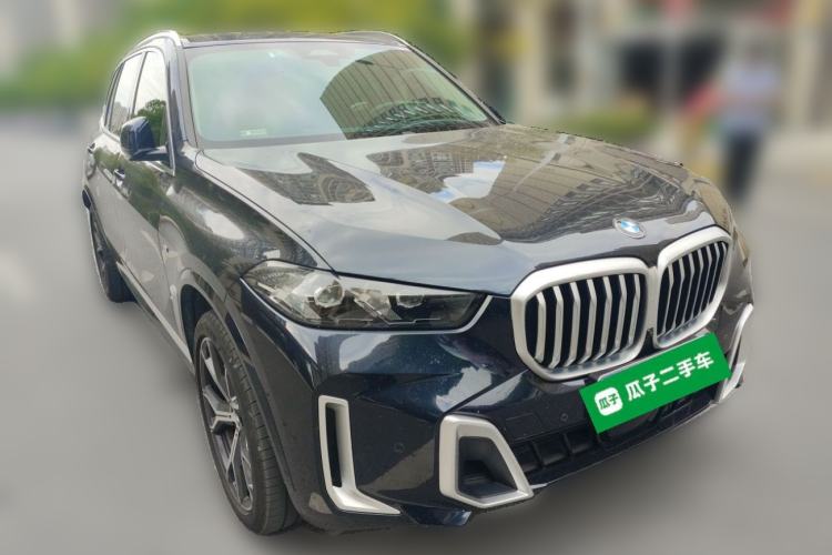 Used BMW X5 2023 xDrive 30Li Luxury M Sport Package Front Right 45 Deg