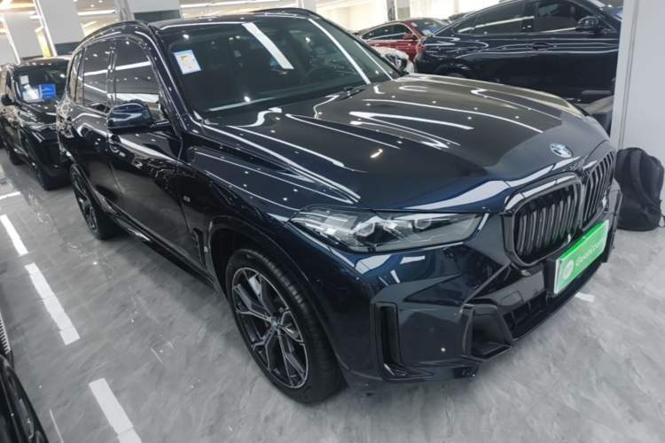 Used BMW X5 2023 xDrive 30Li Luxury M Sport Night Edition Package Front Right 45 Deg