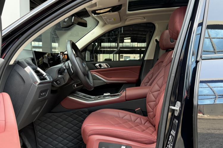 Used BMW X5 2023 xDrive 30Li Luxury M Sport Night Edition Package Interior 3