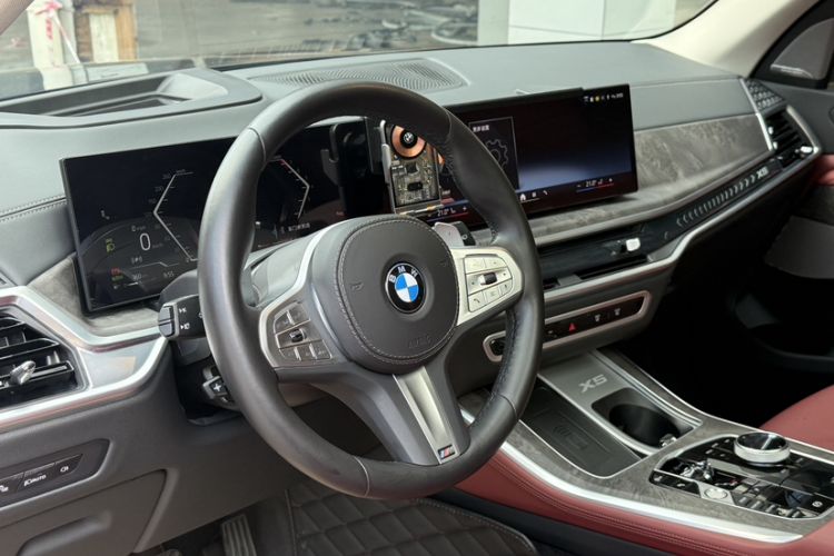 Used BMW X5 2023 xDrive 30Li Luxury M Sport Night Edition Package Interior 4