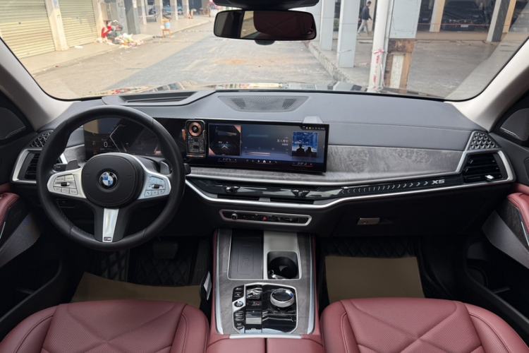 Used BMW X5 2023 xDrive 30Li Luxury M Sport Night Edition Package Interior 5