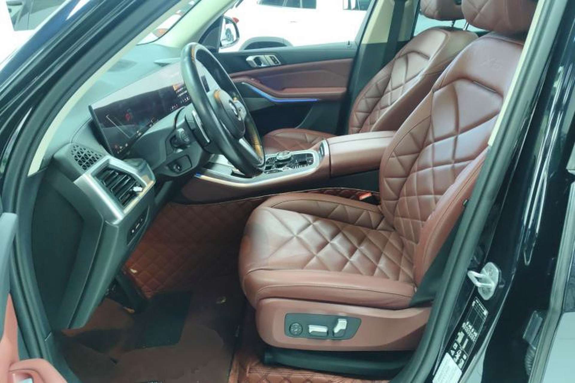 Used BMW X5 2023 xDrive 30Li Luxury M Sport Night Edition Package Left Front Seat