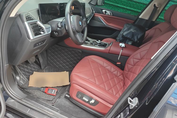 Used BMW X5 2023 xDrive 30Li Luxury M Sport Night Edition Package Left Front Seat