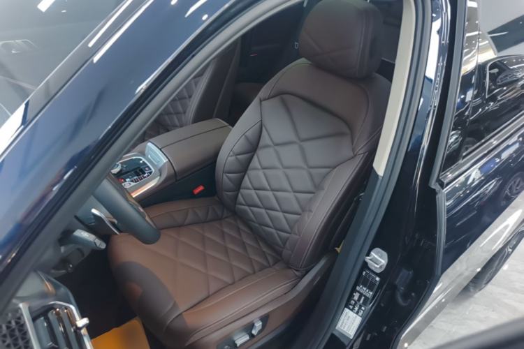 Used BMW X5 2023 xDrive 30Li Luxury M Sport Night Edition Package Left Front Seat