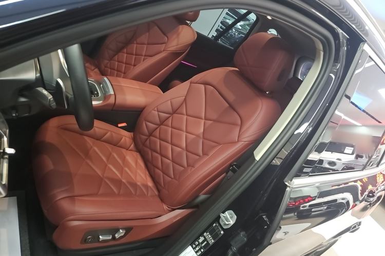 Used BMW X5 2023 xDrive 30Li Luxury M Sport Package Left Front Seat