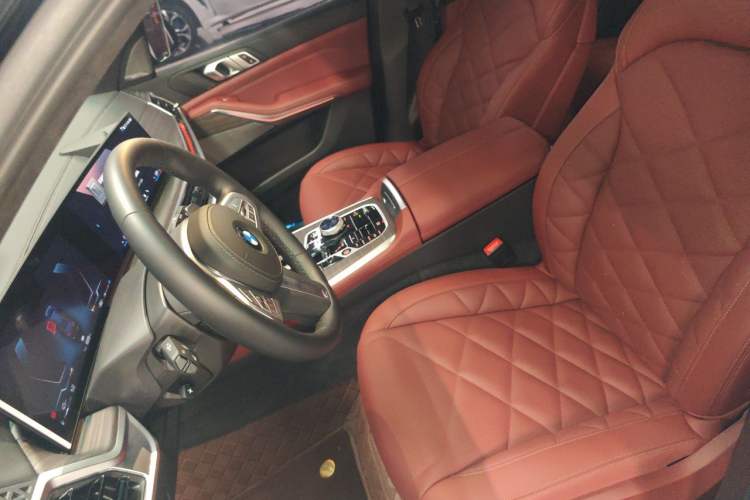 Used BMW X5 2023 xDrive 40Li Luxury Edition M Sport Night Vision Package Left Front Seat