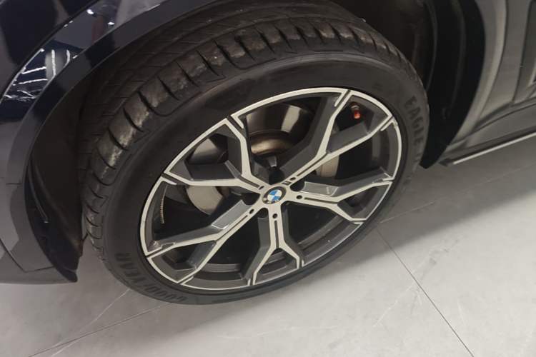 Used BMW X5 2023 xDrive 30Li Luxury M Sport Night Edition Package Left Front Wheel Hub