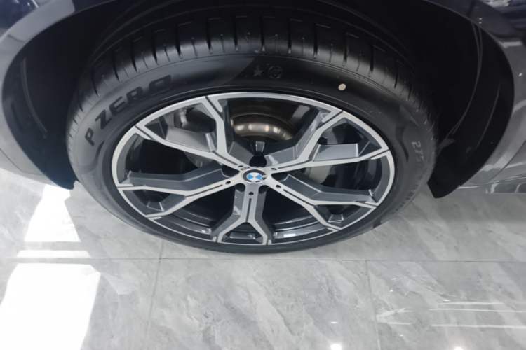 Used BMW X5 2023 xDrive 30Li Luxury M Sport Night Edition Package Left Front Wheel Hub