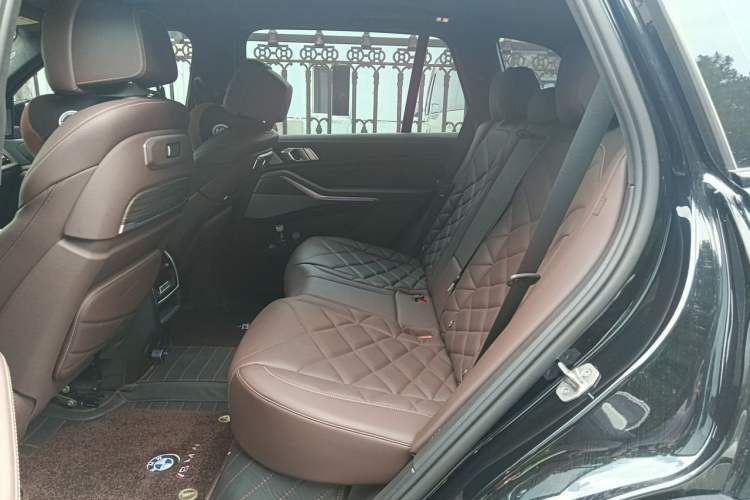 Used BMW X5 2023 xDrive 40Li M Sport Night Edition Package Left Rear Seat