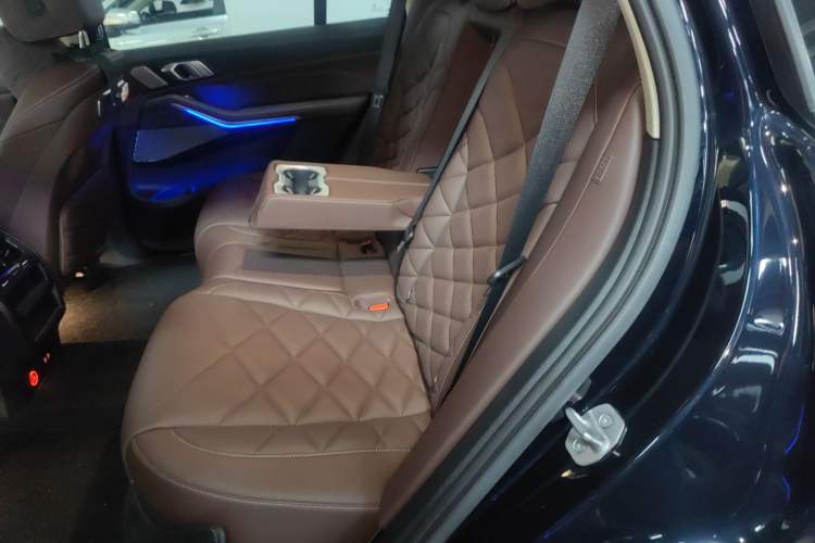 Used BMW X5 2023 xDrive 30Li Luxury M Sport Package Left Rear Seat