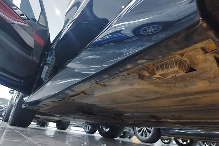 Used BMW X5 2023 xDrive 30Li Luxury M Sport Package Left Side Sill
