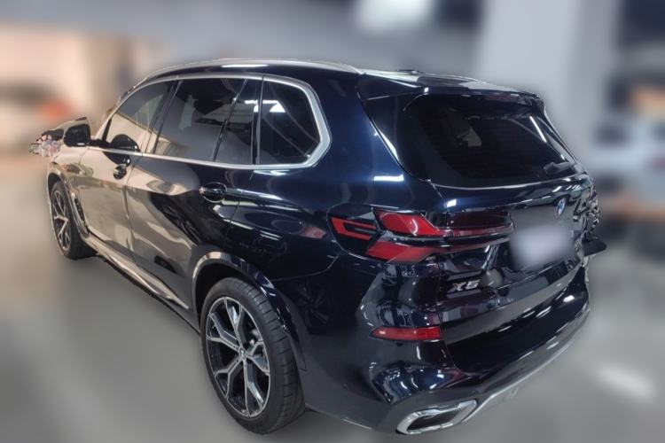 Used BMW X5 2023 xDrive 30Li Luxury M Sport Package Rear Left 45 Deg