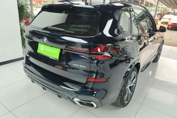 Used BMW X5 2023 xDrive 30Li Luxury M Sport Night Edition Package Rear Right 45 Deg