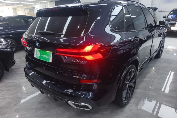 Used BMW X5 2023 xDrive 30Li Luxury M Sport Night Edition Package Rear Right 45 Deg