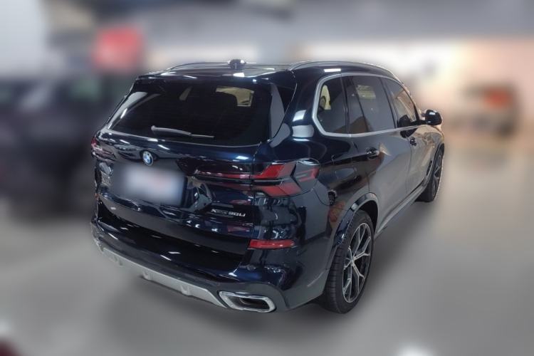 Used BMW X5 2023 xDrive 30Li Luxury M Sport Package Rear Right 45 Deg