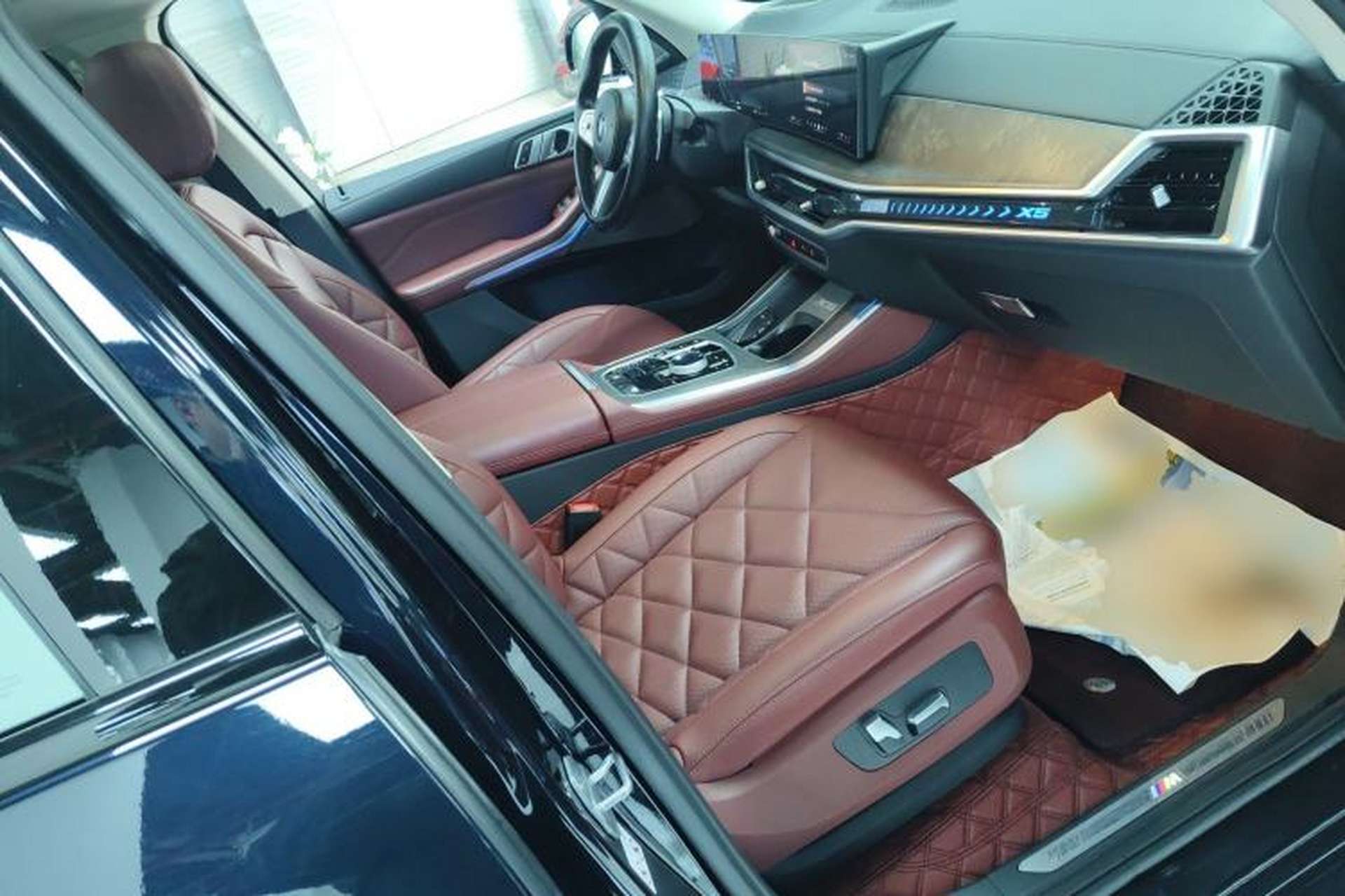 Used BMW X5 2023 xDrive 30Li Luxury M Sport Night Edition Package Right Front Seat