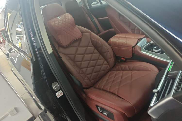 Used BMW X5 2023 xDrive 30Li Luxury M Sport Night Edition Package Right Front Seat
