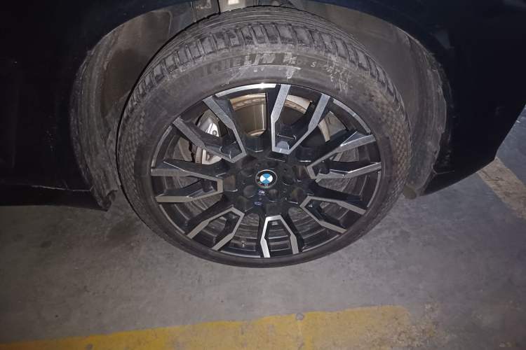 Used BMW X5 2023 xDrive 40Li M Sport Night Edition Package Right Front Wheel Hub