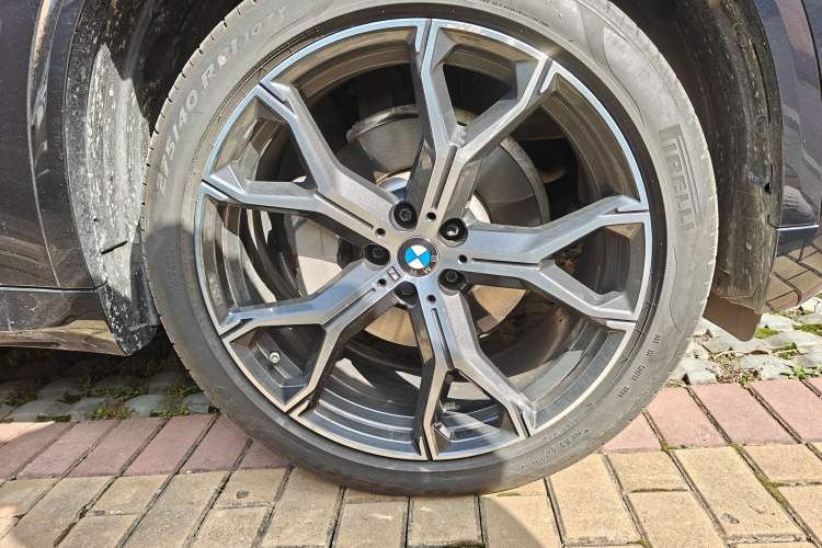 Used BMW X5 2023 xDrive 30Li Luxury M Sport Night Edition Package Right Front Wheel Hub