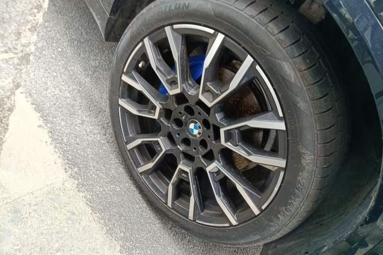 Used BMW X5 2023 xDrive 40Li M Sport Night Edition Package Right Front Wheel Hub