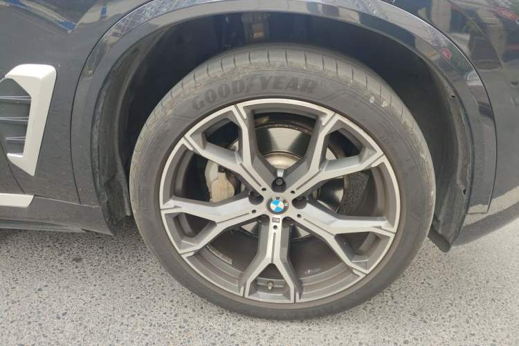 Used BMW X5 2023 xDrive 30Li Luxury M Sport Package Right Front Wheel Hub