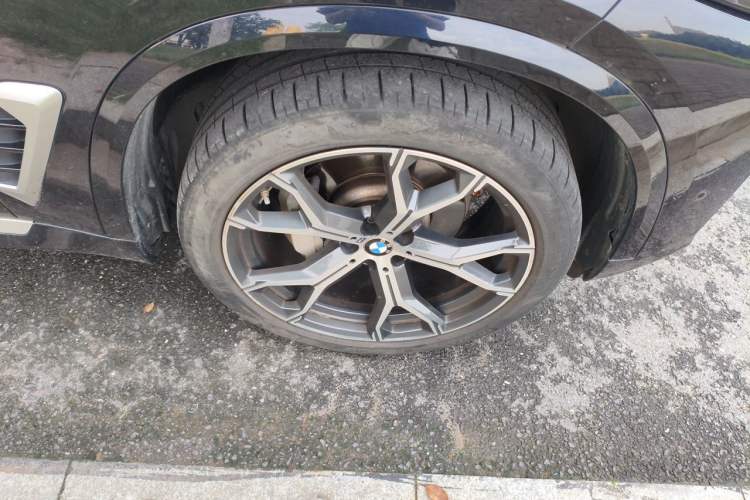 Used BMW X5 2023 xDrive 30Li Luxury M Sport Night Edition Package Right Front Wheel Hub