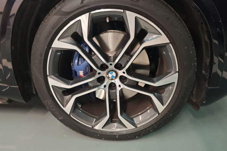 Used BMW X5 2023 xDrive 40Li Luxury Edition M Sport Night Vision Package Right Front Wheel Hub