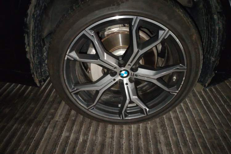Used BMW X5 2023 xDrive 30Li Luxury M Sport Night Edition Package Right Front Wheel Hub