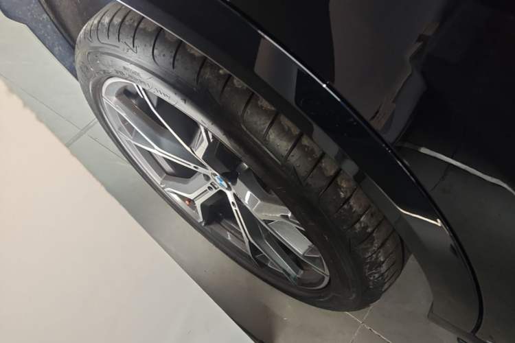 Used BMW X5 2023 xDrive 30Li Luxury M Sport Night Edition Package Right Rear Wheel Hub