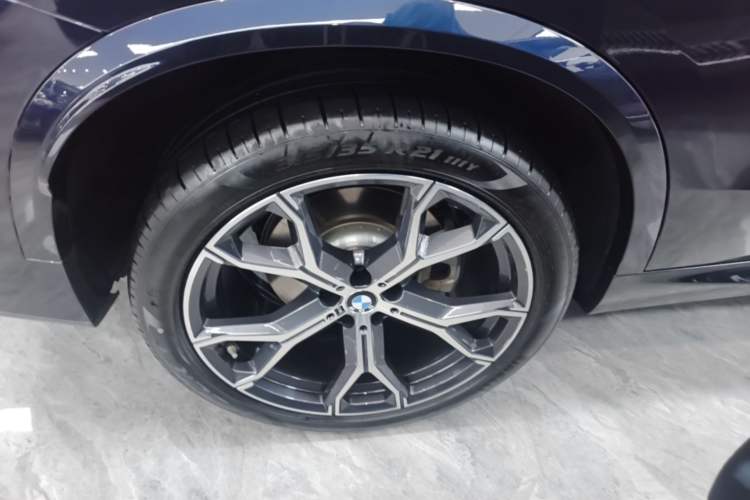 Used BMW X5 2023 xDrive 30Li Luxury M Sport Night Edition Package Right Rear Wheel Hub
