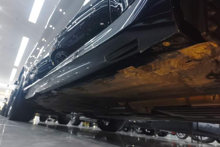 Used BMW X5 2023 xDrive 30Li Luxury M Sport Night Edition Package Right Side Sill