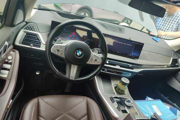 Used BMW X5 2023 xDrive 30Li Luxury M Sport Package Steering Wheel