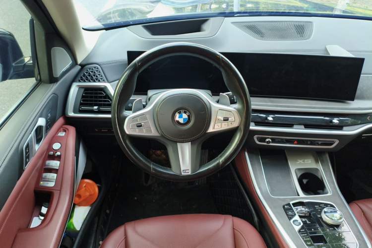 Used BMW X5 2023 xDrive 30Li Luxury M Sport Night Edition Package Steering Wheel