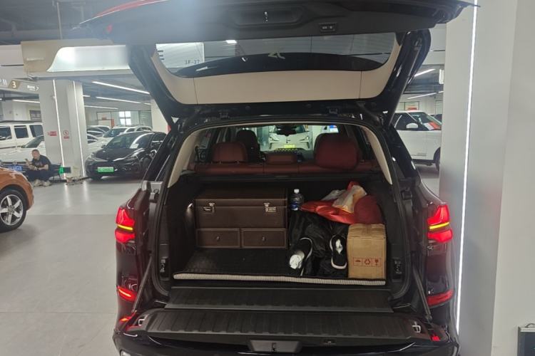 Used BMW X5 2023 xDrive 30Li Luxury M Sport Night Edition Package Trunk