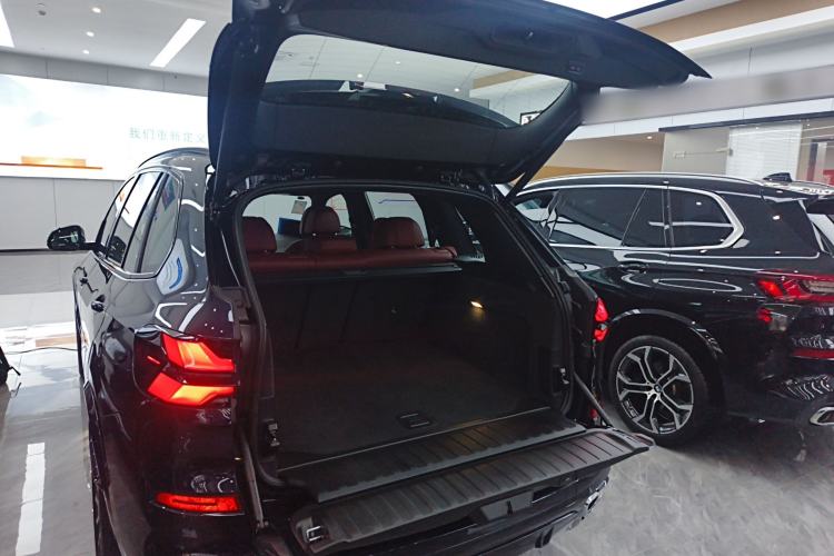 Used BMW X5 2023 xDrive 40Li M Sport Night Edition Package Trunk