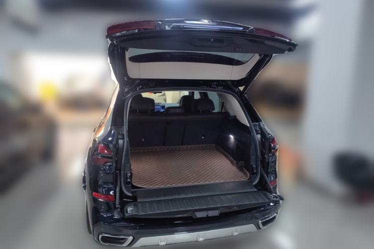 Used BMW X5 2023 xDrive 30Li Luxury M Sport Package Trunk