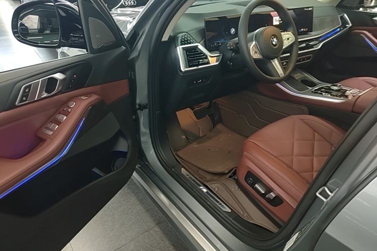 Used BMW X5 2023 xDrive 30Li M Sport Package Driver Seat