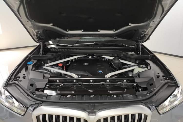 Used BMW X5 2023 xDrive 30Li Luxury M Sport Package Engine Bay