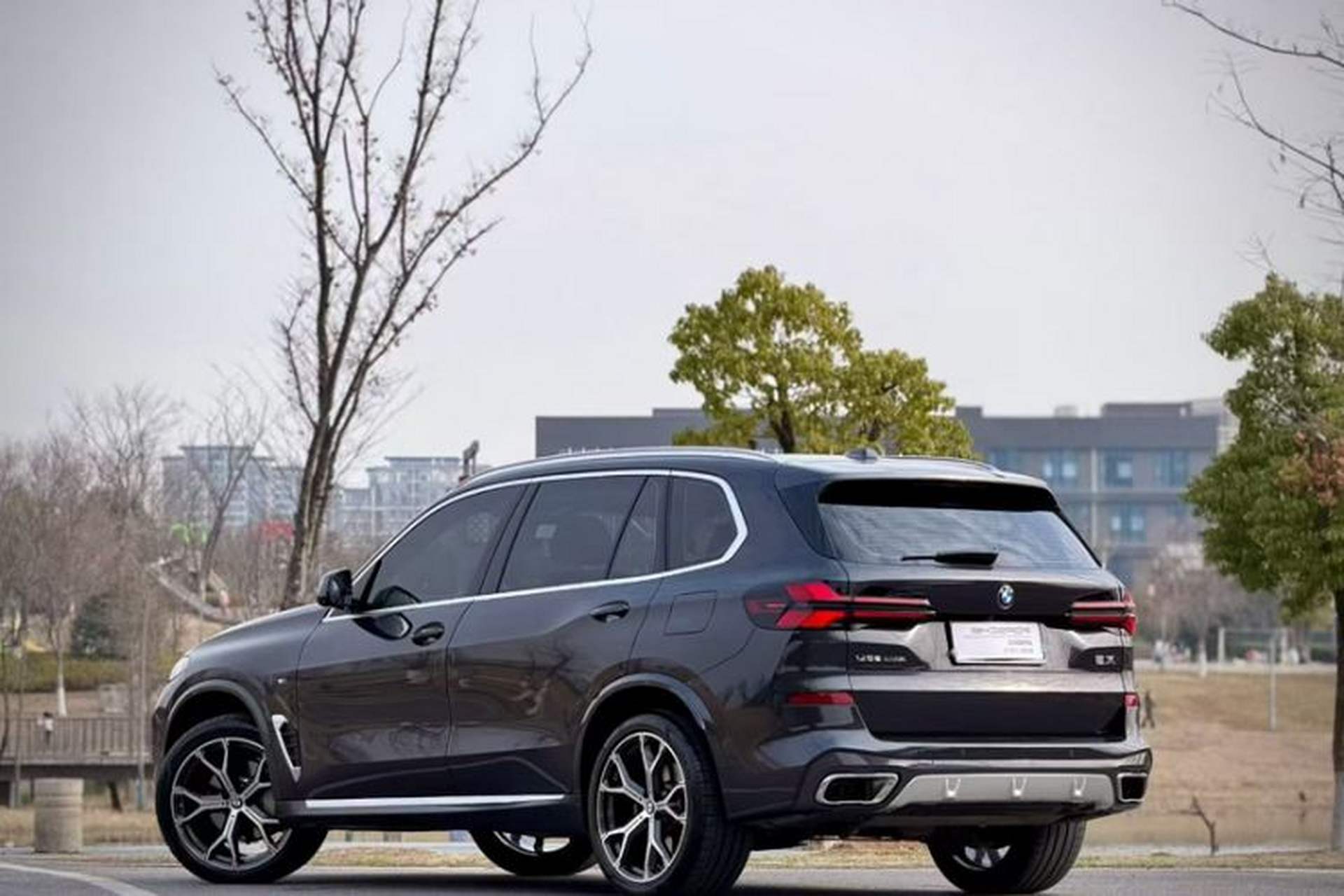 Used BMW X5 2023 xDrive 30Li Luxury M Sport Package Exterior 2