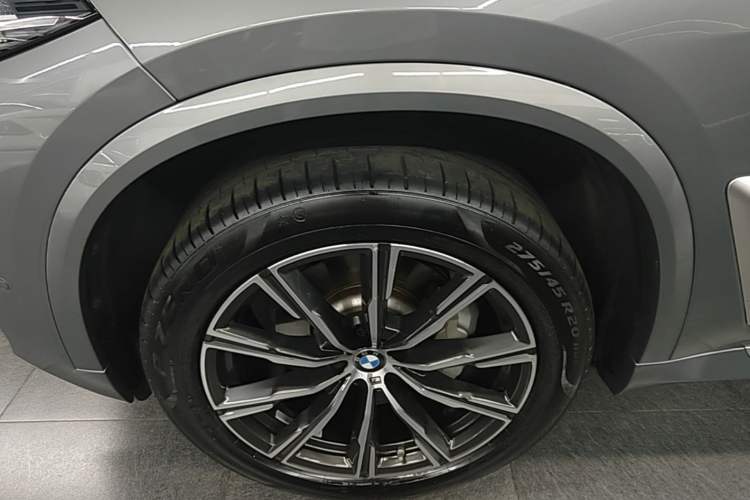 Used BMW X5 2023 xDrive 30Li M Sport Package Exterior 4