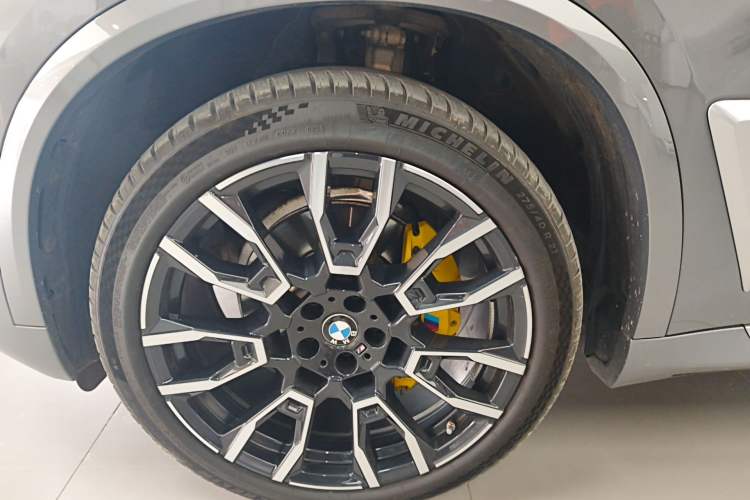 Used BMW X5 2023 xDrive 30Li Luxury M Sport Package Exterior 4