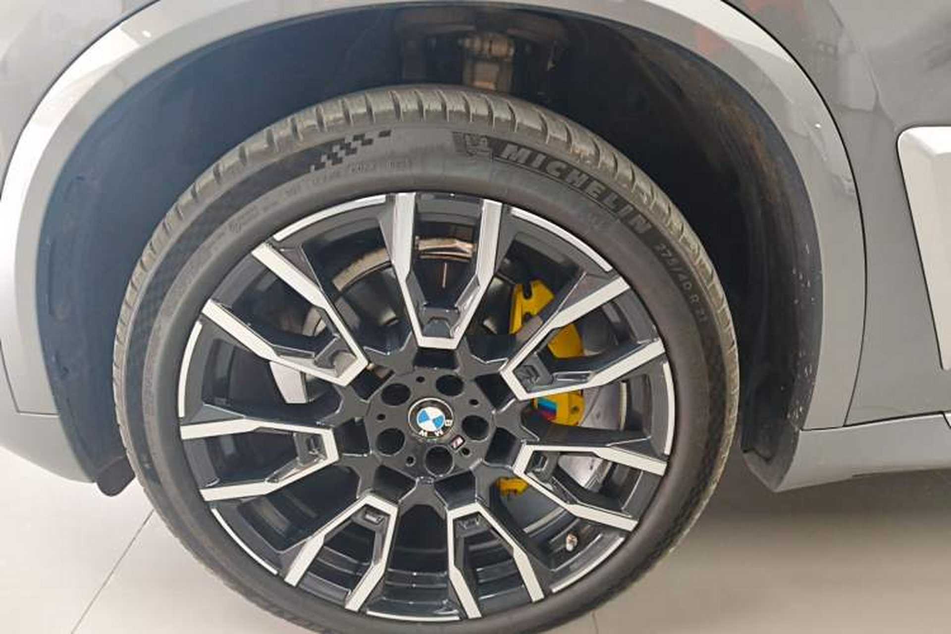 Used BMW X5 2023 xDrive 30Li Luxury M Sport Package Exterior 4