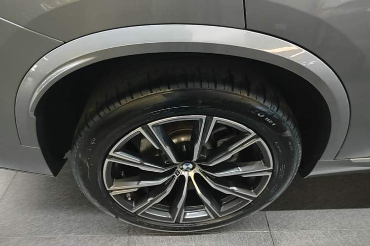 Used BMW X5 2023 xDrive 30Li M Sport Package Exterior 5