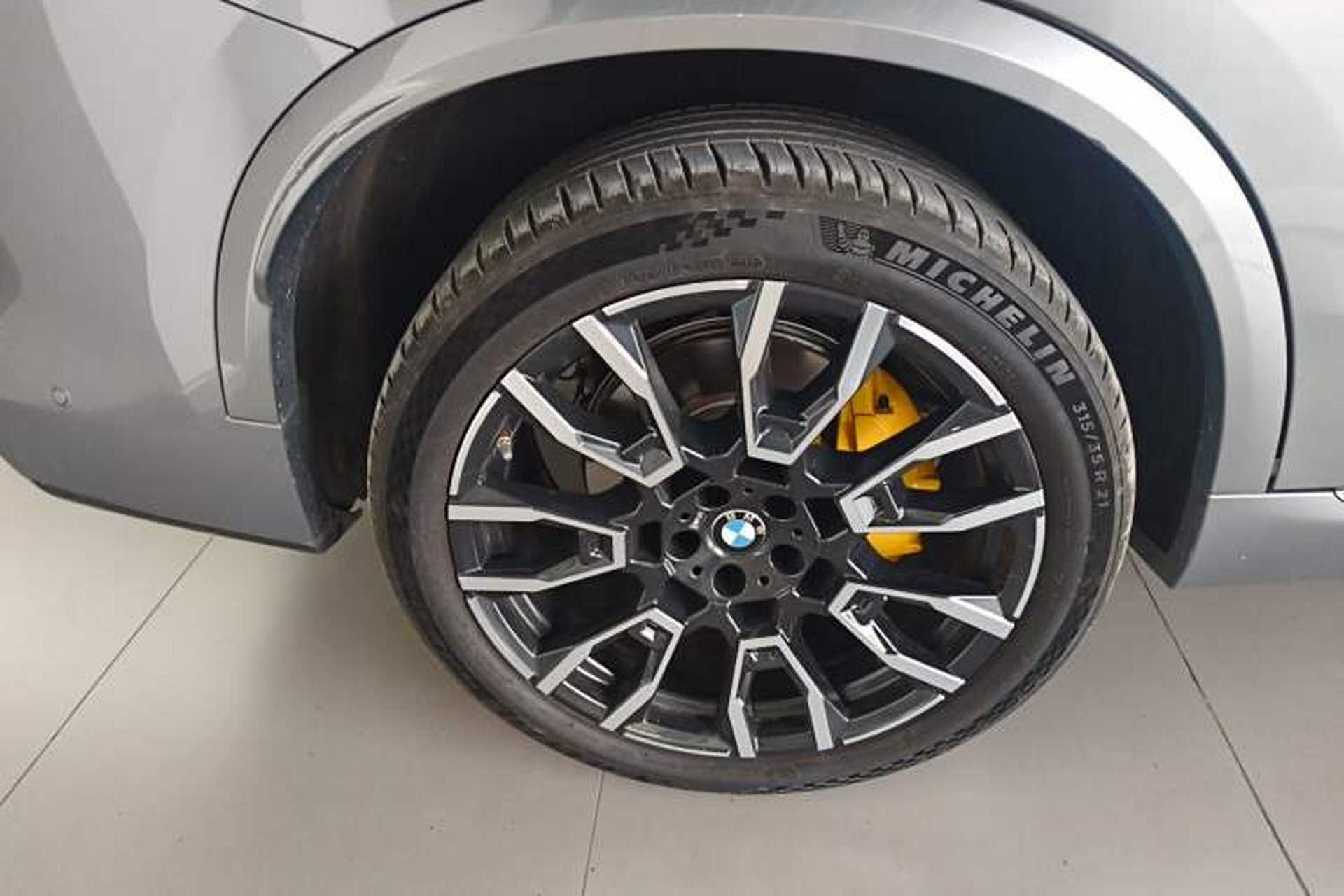 Used BMW X5 2023 xDrive 30Li Luxury M Sport Package Exterior 5