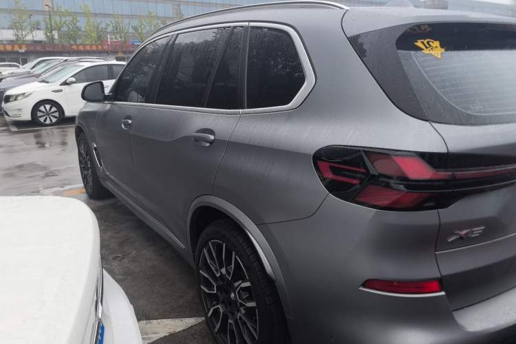 Used BMW X5 2023 xDrive 40Li M Sport Package Exterior 5